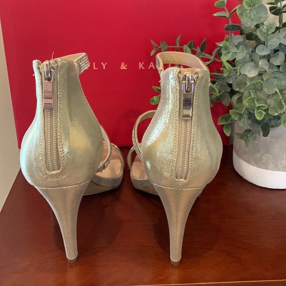 Kelly & Katie Gorgeous Gold/metallic/sparkling heels -Sz 9.5 - Picture 6 of 11
